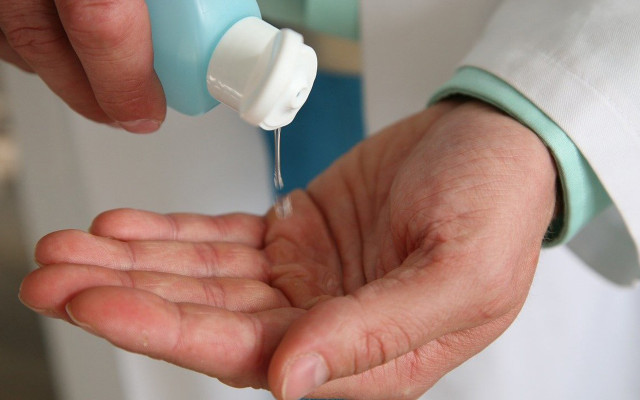 How to properly use DIY hand sanitizer