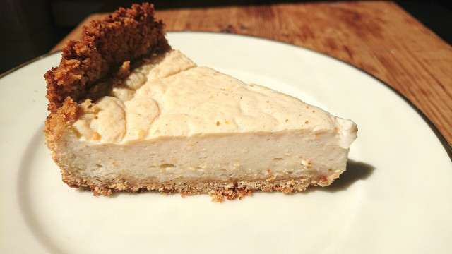 Easy to customise and flavor, this vegan cheesecake recipe is tasty without being too sweet.