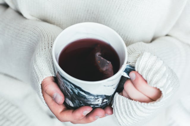 Tea and Relaxation Against Sore Throats