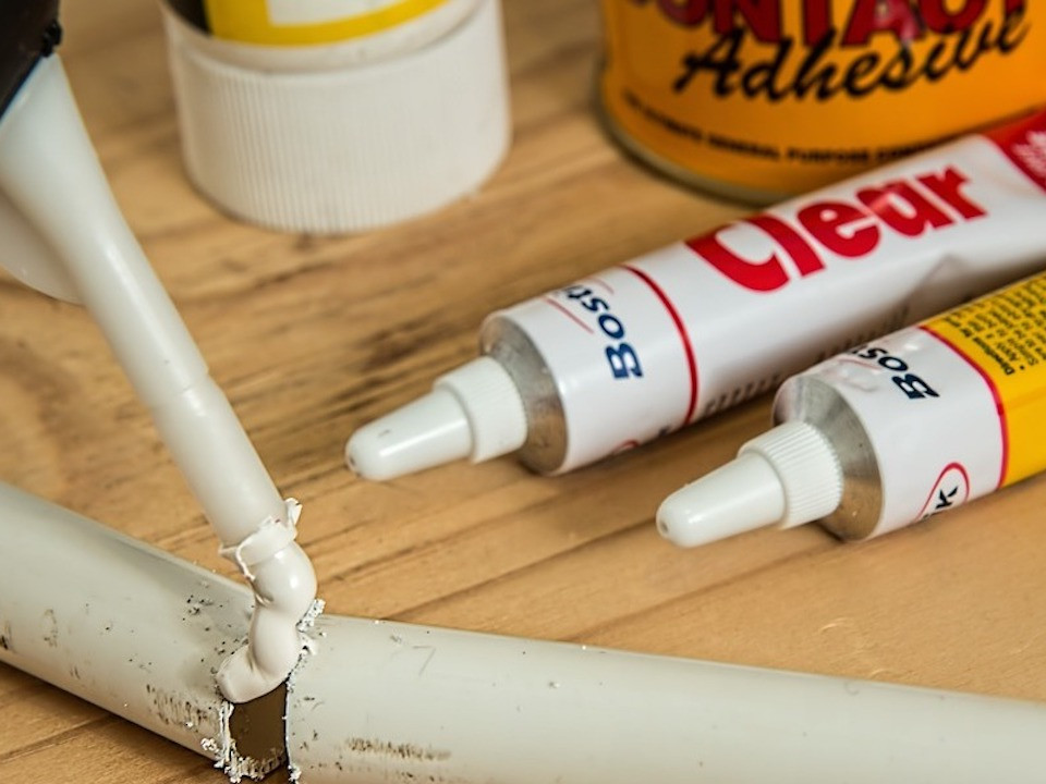 How to Remove Superglue from Skin, Textiles, and Surfaces - Utopia