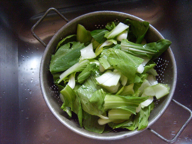 Learn how to prepare kale using just a pot and some hot water. 