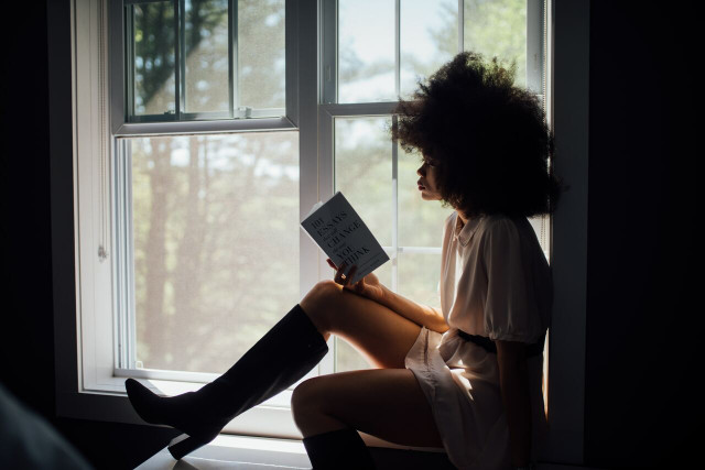 paper-books-have-a-long-life-and-never-run-out-of-cc0-public-domain-unsplash-thought-catalogue-230324_download Paper books have a long life and never run out of battery.