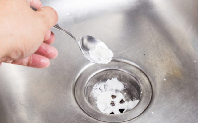 Unclog your drain with baking powder